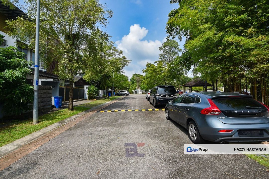 Beautiful 3-storey Semi-D in Laman Seri Seksyen 13 Shah Alam For Sale, Selangor, Shah Alam