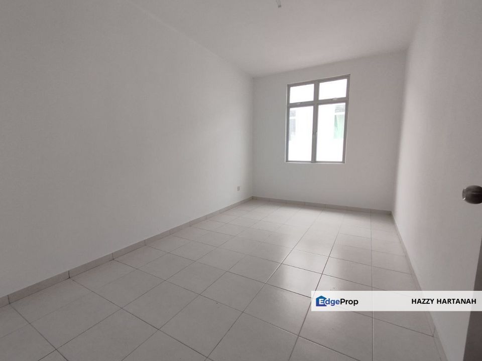 NEW 3 Storey House, Kundang Jaya, Taman Scientex Kundang, Selangor, Rawang