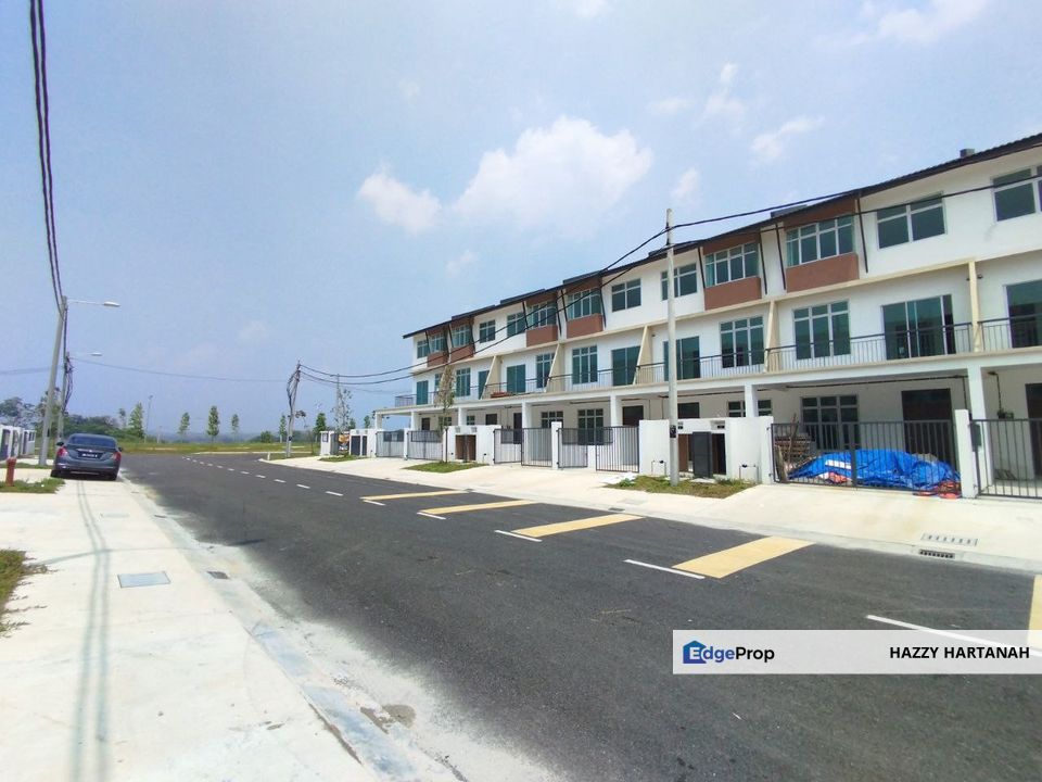 NEW 3 Storey House, Kundang Jaya, Taman Scientex Kundang, Selangor, Rawang
