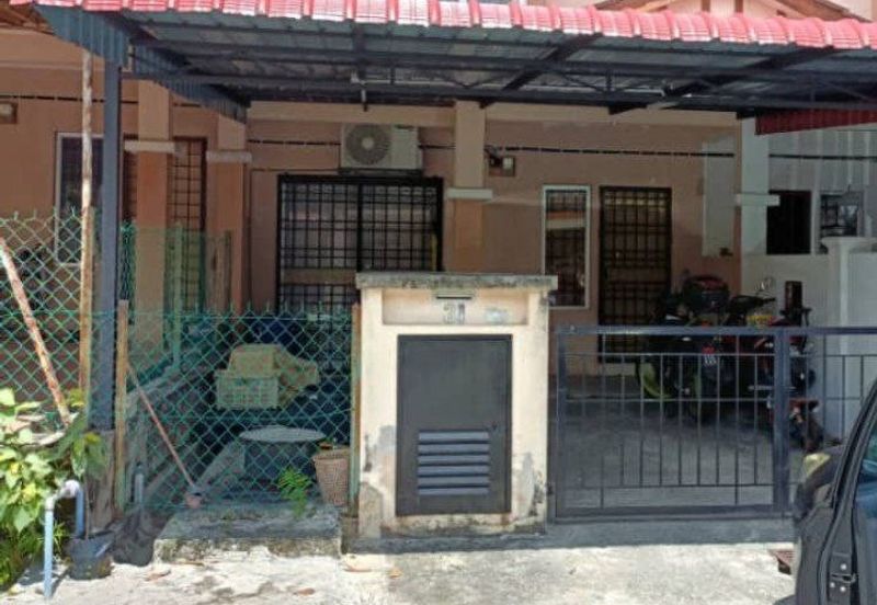 MURAH! Double Storey Terrace, Lorong Az Zaharah , Bandar Puncak Alam