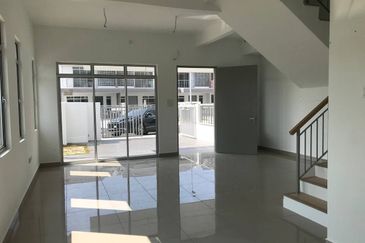 Halya 2 @ Daunan Worldwide