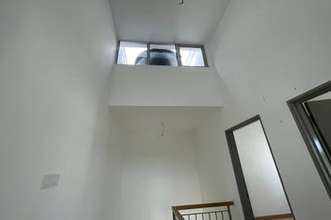 Halya 2 @ Daunan Worldwide