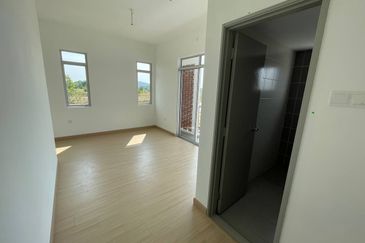 Halya 2 @ Daunan Worldwide