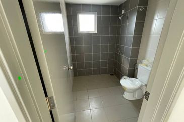 Halya 2 @ Daunan Worldwide