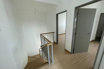 Halya 2 @ Daunan Worldwide