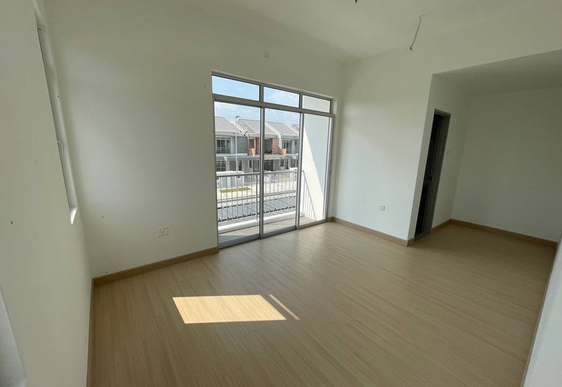 Halya 2 @ Daunan Worldwide