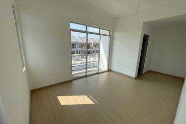 Halya 2 @ Daunan Worldwide