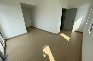 Halya 2 @ Daunan Worldwide