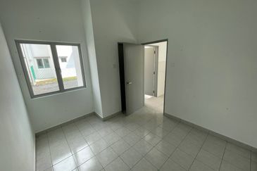 Halya 2 @ Daunan Worldwide