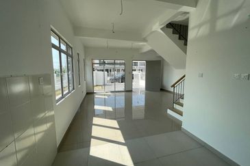 Halya 2 @ Daunan Worldwide