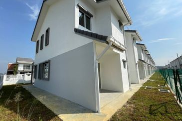 Halya 2 @ Daunan Worldwide