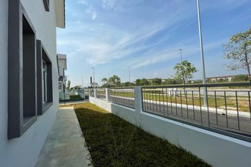 Halya 2 @ Daunan Worldwide