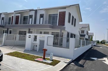 Halya 2 @ Daunan Worldwide