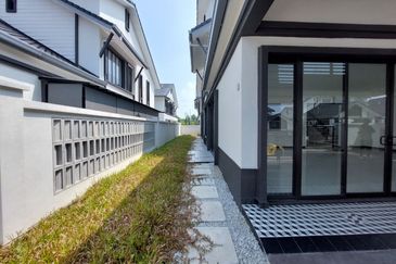 Hevea Elmina Gardens