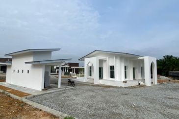 VILLA IDAMAN TANAH HITAM, CHEMOR