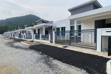 VILLA IDAMAN TANAH HITAM, CHEMOR