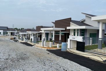 VILLA IDAMAN TANAH HITAM, CHEMOR