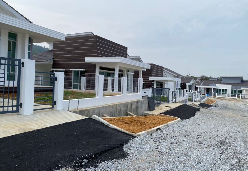 VILLA IDAMAN TANAH HITAM, CHEMOR