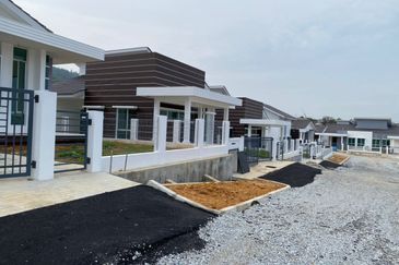 VILLA IDAMAN TANAH HITAM, CHEMOR