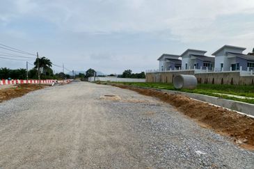 VILLA IDAMAN TANAH HITAM, CHEMOR