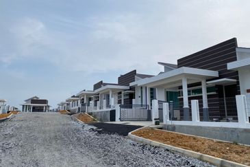 VILLA IDAMAN TANAH HITAM, CHEMOR