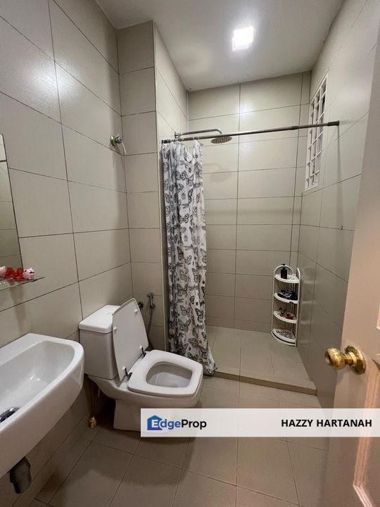 Teres 2 tingkat, Jalan Serambi, Bukit Jelutong, Shah Alam. FREEHOLD, Selangor, Bukit Jelutong