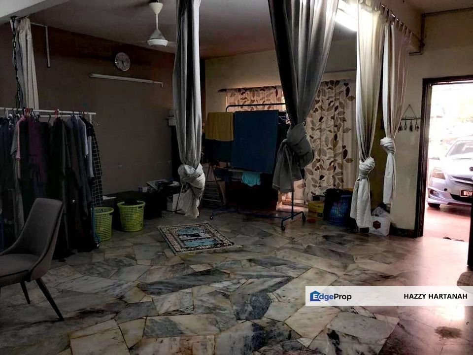 TERES DUA TINGKAT, TAMAN DESARIA, PETALING JAYA, Selangor, Petaling Jaya