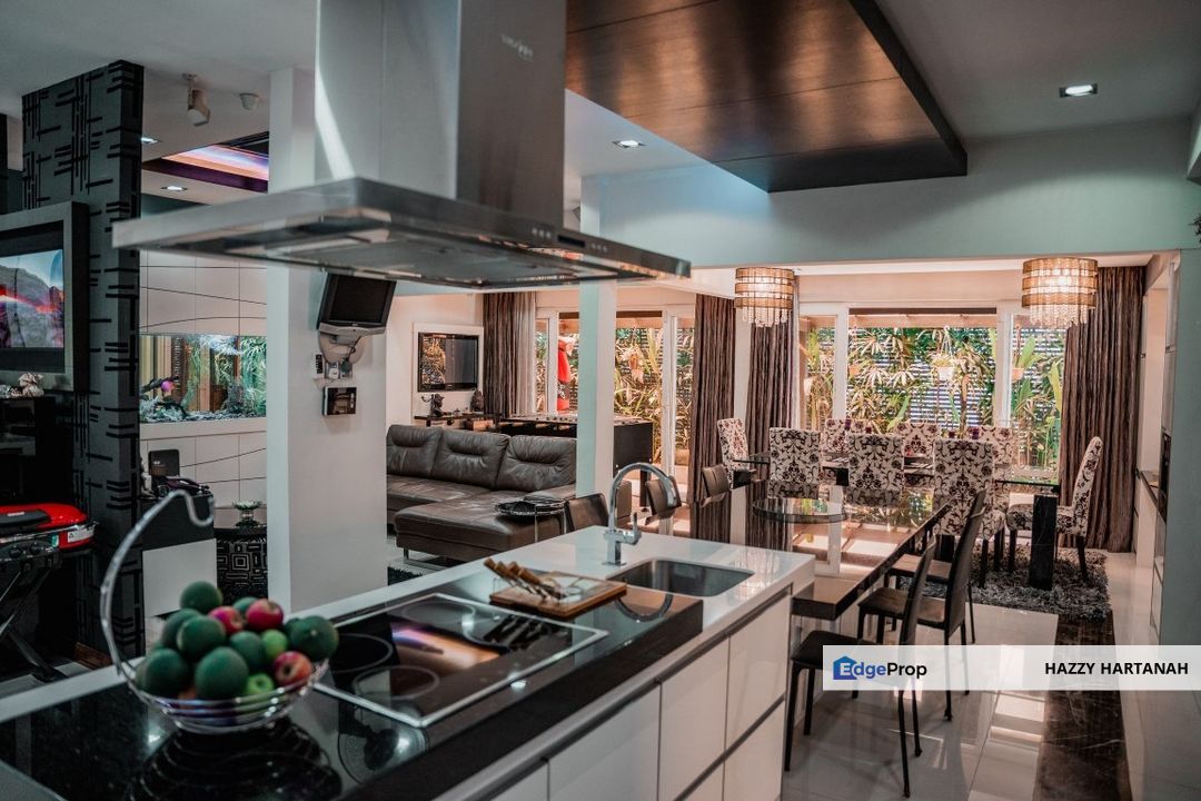 GLENMARIE COURTS, FREEHOLD, BEAUTIFUL 2.5 STOREY BUNGALOW, SHAH ALAM, Selangor, Glenmarie