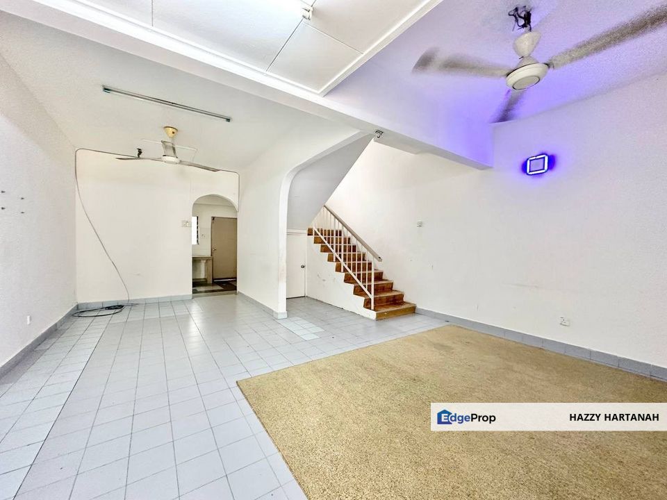 3 Storey Terrace Taman Dagang, Ampang. Walking distance to LRT and bus station, Selangor, Ampang