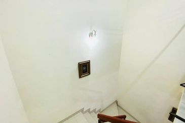 2 Storey Terrace House, Bukit Subang. Shah Alam. 10ft land at Back