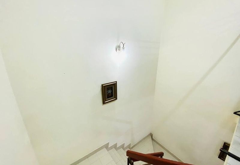 2 Storey Terrace House, Bukit Subang. Shah Alam. 10ft land at Back