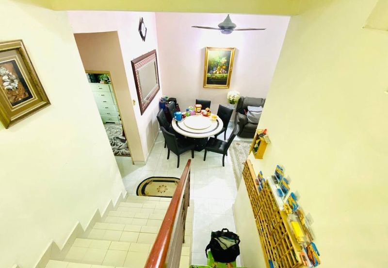 2 Storey Terrace House, Bukit Subang. Shah Alam. 10ft land at Back