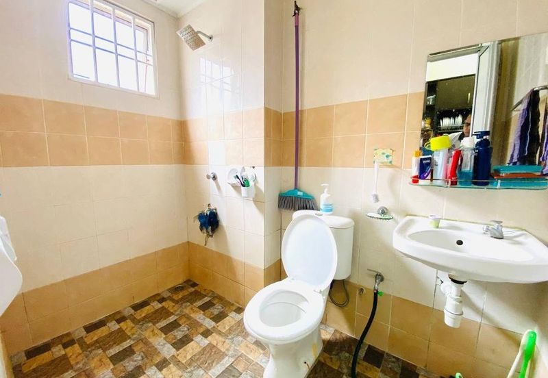 2 Storey Terrace House, Bukit Subang. Shah Alam. 10ft land at Back