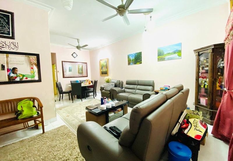 2 Storey Terrace House, Bukit Subang. Shah Alam. 10ft land at Back