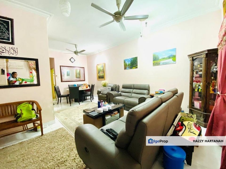 2 Storey Terrace House, Bukit Subang. Shah Alam. 10ft land at Back, Selangor, Bukit Subang