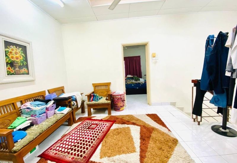 2 Storey Terrace House, Bukit Subang. Shah Alam. 10ft land at Back