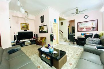 2 Storey Terrace House, Bukit Subang. Shah Alam. 10ft land at Back