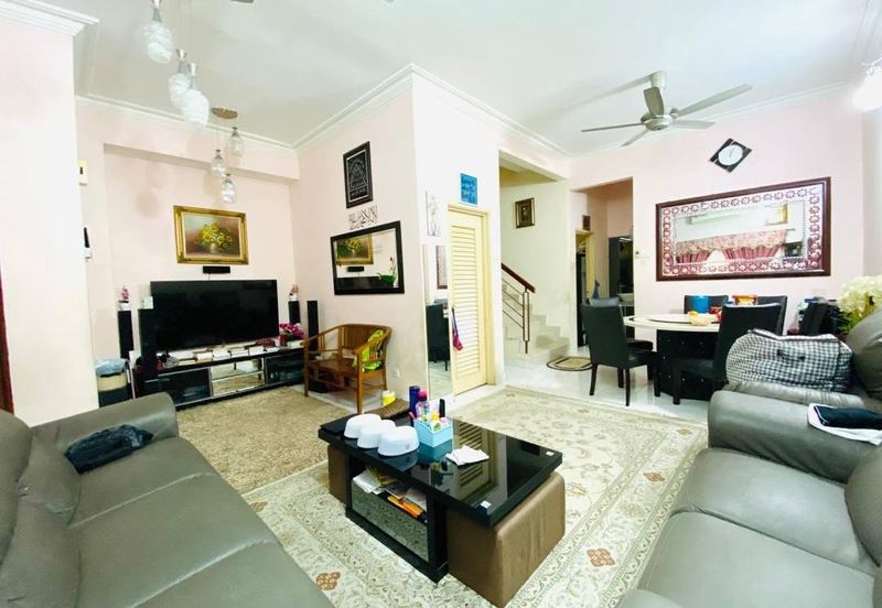 2 Storey Terrace House, Bukit Subang. Shah Alam. 10ft land at Back