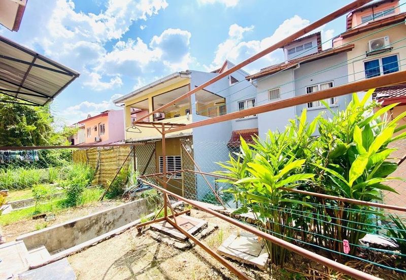 2 Storey Terrace House, Bukit Subang. Shah Alam. 10ft land at Back