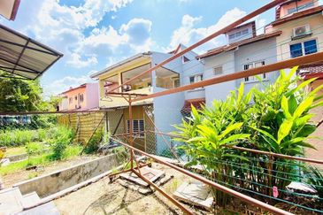 2 Storey Terrace House, Bukit Subang. Shah Alam. 10ft land at Back