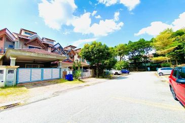 2 Storey Terrace House, Bukit Subang. Shah Alam. 10ft land at Back