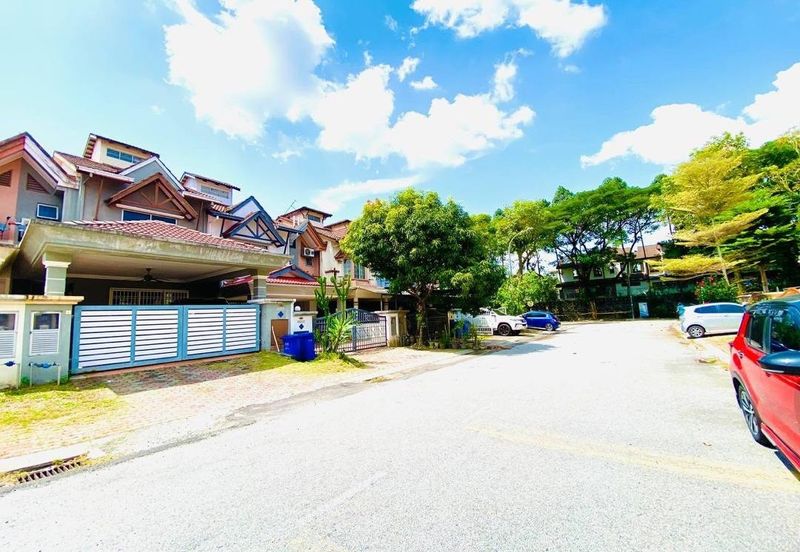 2 Storey Terrace House, Bukit Subang. Shah Alam. 10ft land at Back