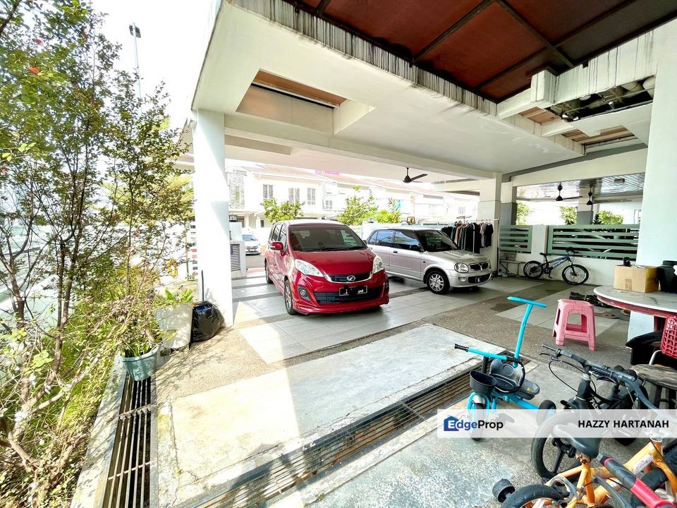 END LOT RENOVATED EXTENDED 2 Storey Hyperlink Marbella D’Kayangan, Seksyen 13 Shah Alam, Selangor, Shah Alam