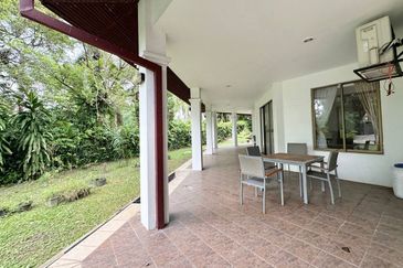 IOI Beverly Row @ IOI Resort City