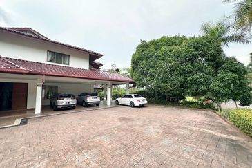 IOI Beverly Row @ IOI Resort City