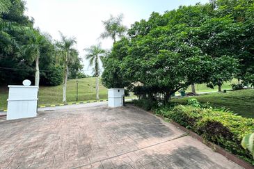 IOI Beverly Row @ IOI Resort City