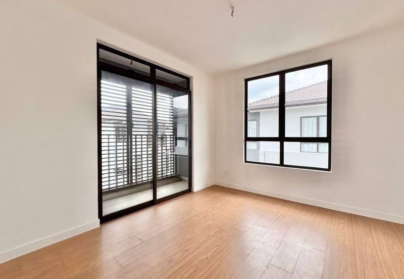 3-STOREY TERRACE END LOT THE MULIA RESIDENCE @ CYBERJAYA FOR SALE !!!