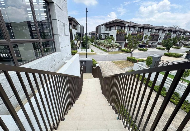3-STOREY TERRACE END LOT THE MULIA RESIDENCE @ CYBERJAYA FOR SALE !!!
