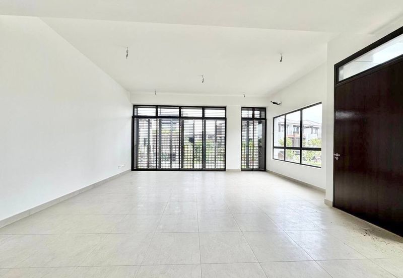 3-STOREY TERRACE END LOT THE MULIA RESIDENCE @ CYBERJAYA FOR SALE !!!