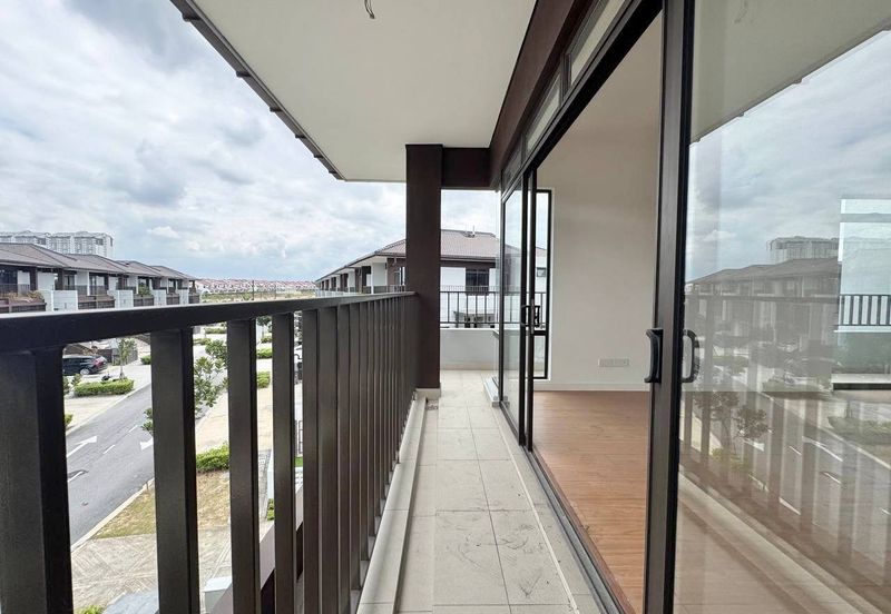 3-STOREY TERRACE END LOT THE MULIA RESIDENCE @ CYBERJAYA FOR SALE !!!